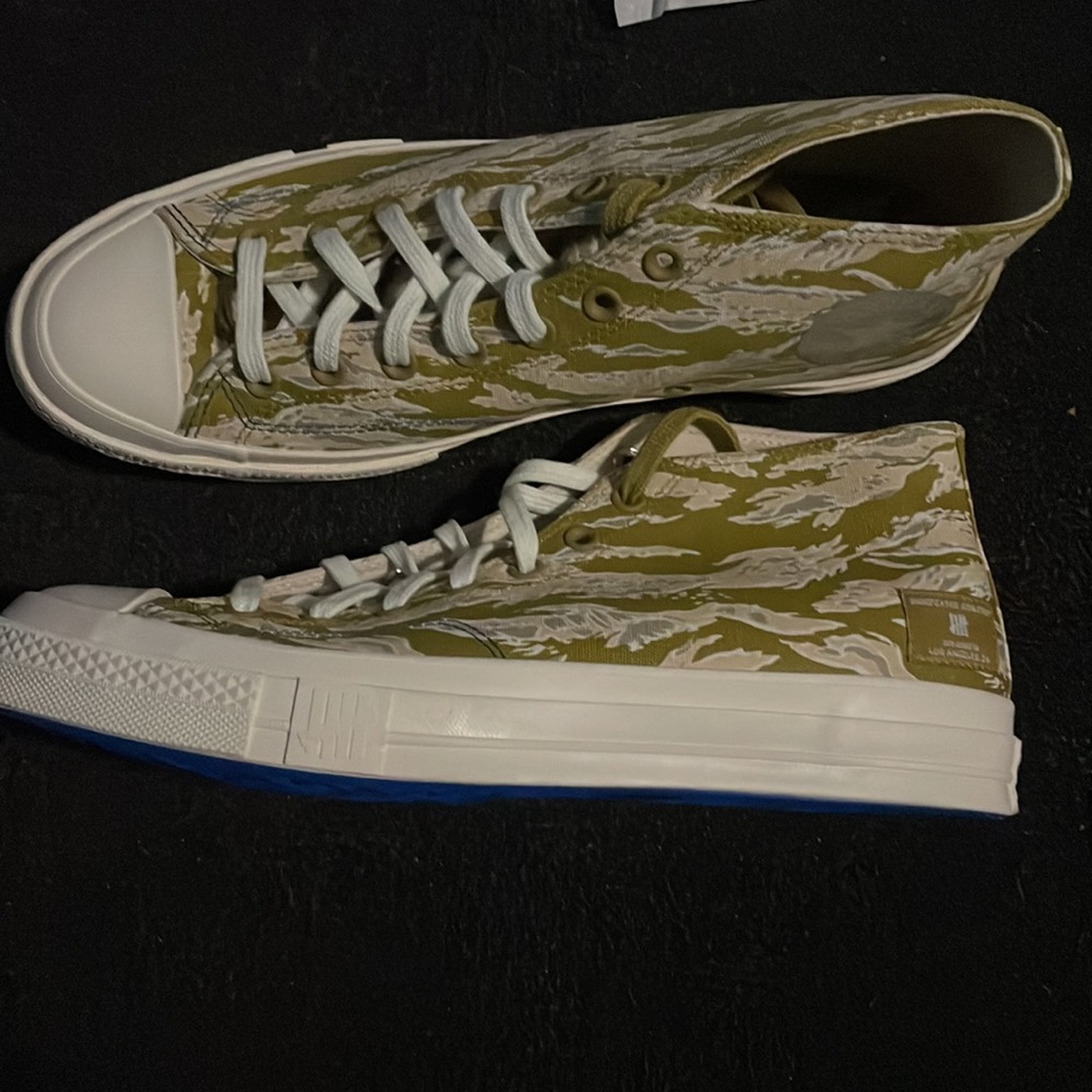Converse - Picture 2 of 4